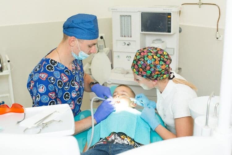 Лечение зубов во сне детям